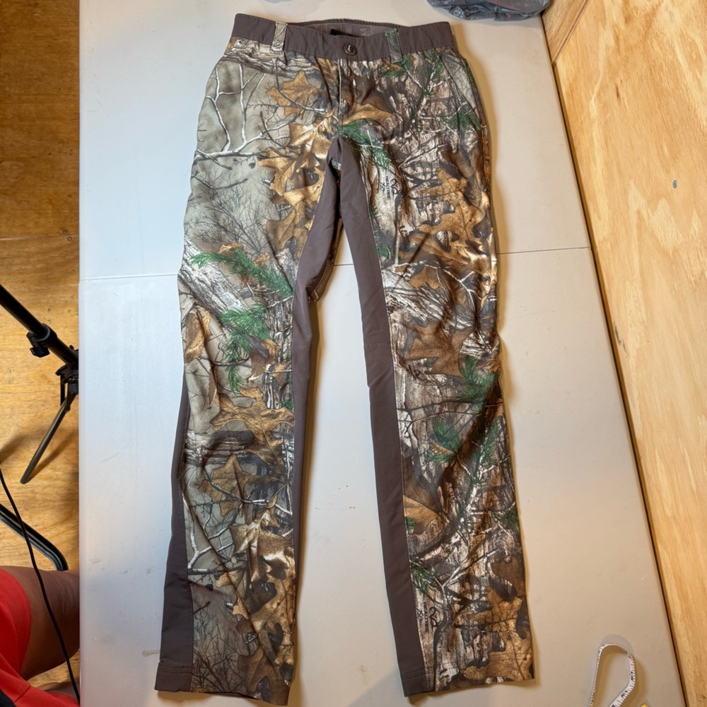 Under Armour Women's Fletching Lightweight Camo Pants